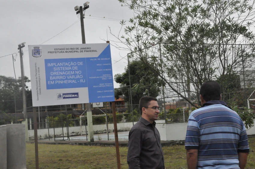 Prefeito de Pinheiral inicia Obra de Drenagem no bairro Varjão.
