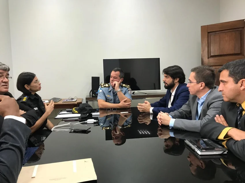 Samuca Silva se reúne com comandante geral da Polícia Militar