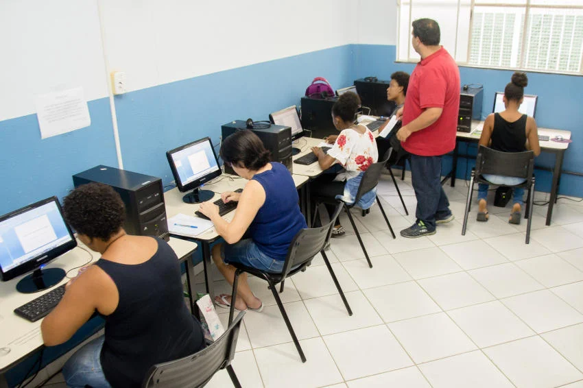 Telecentro Comunitário oportuniza cursos em 20 Cras de Volta Redonda