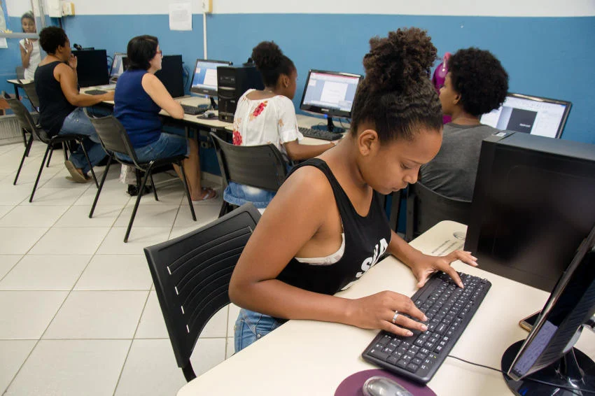 Telecentro Comunitário oportuniza cursos em 20 Cras de Volta Redonda