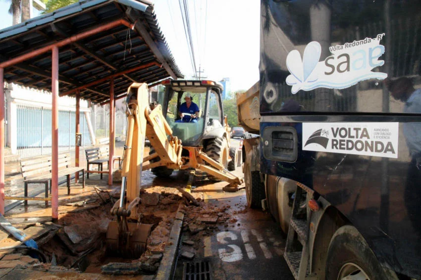 Prefeitura de Volta Redonda mantém serviços capina, tapa buracos e Asfalto de Volta no feriado