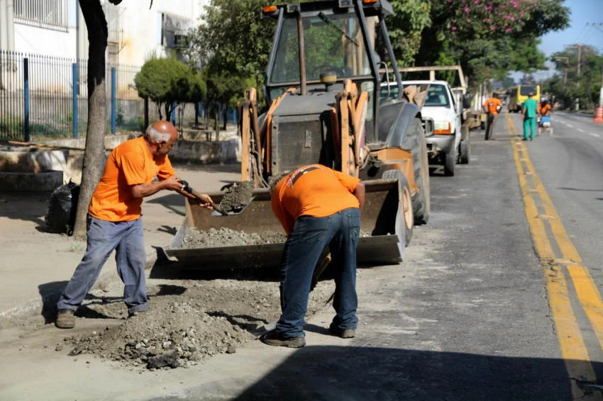Prefeitura de Volta Redonda mantém serviços capina, tapa buracos e Asfalto de Volta no feriado