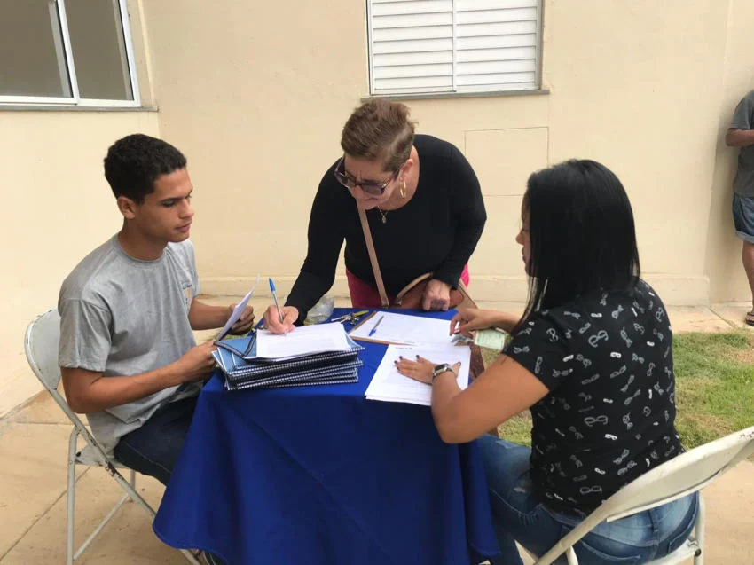 Beneficiários do “Minha Casa, Minha Vida” recebem as chaves dos apartamentos em Volta Redonda