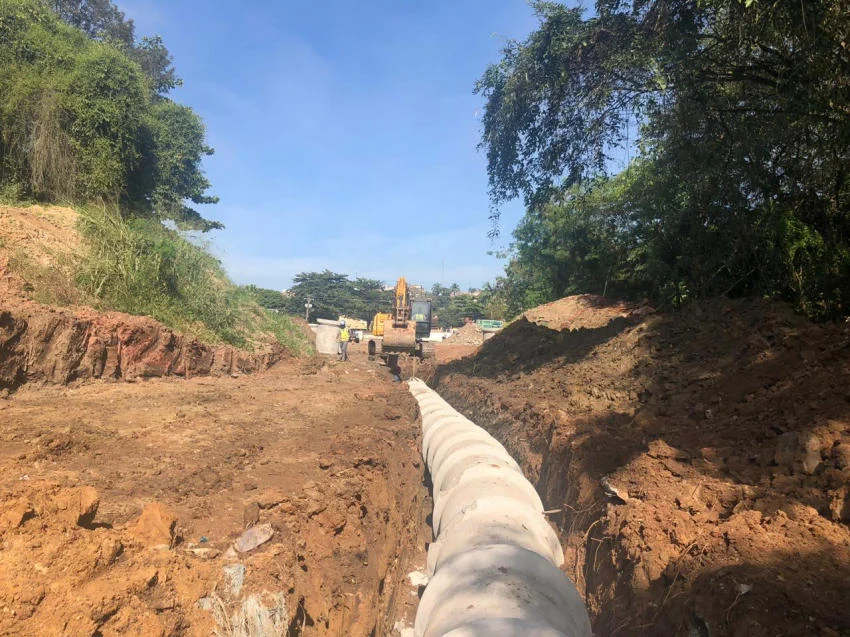 Prefeitura de Pinheiral inicia obra de drenagem na rua domingos mariano
