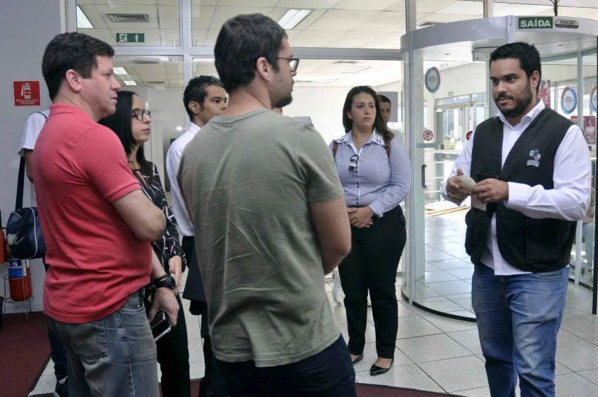 Procon BM e OAB realizam fiscalização nos bancos do município