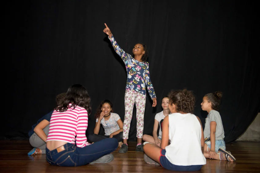 Alunos do curso de teatro fazem sarau poético no Espaço Z