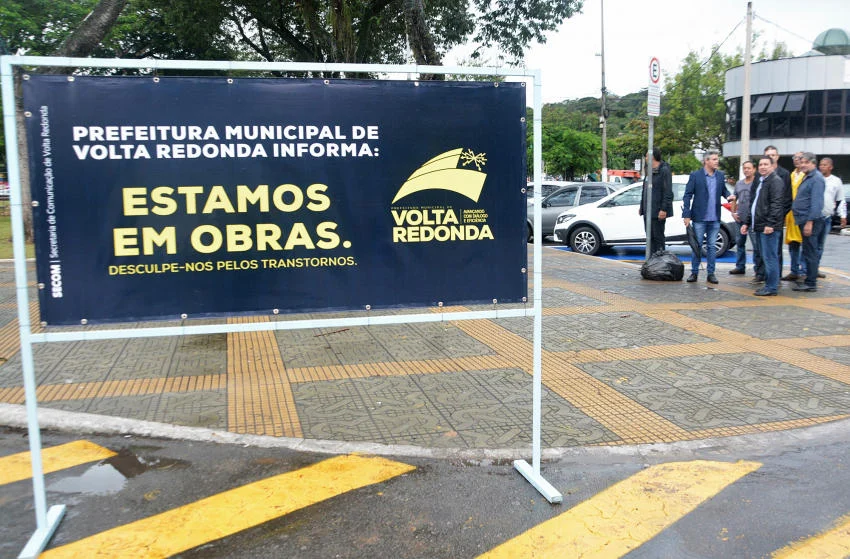 Mutirão de revitalização continua com várias frentes  de trabalho na Vila Santa Cecília