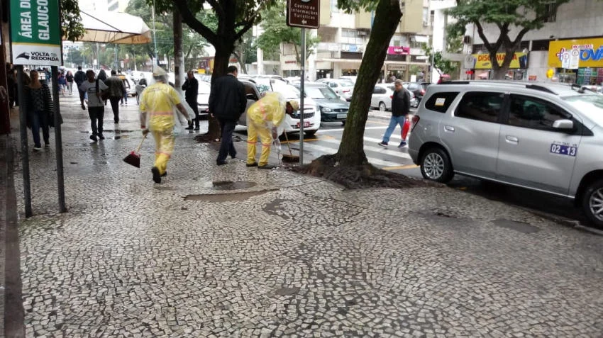 Mutirão de revitalização continua com várias frentes de trabalho na Vila Santa Cecília
