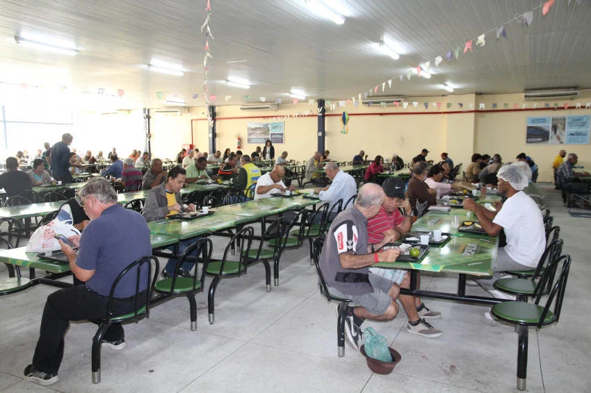 Novo Restaurante Popular recebe decoração em clima de Festa Junina