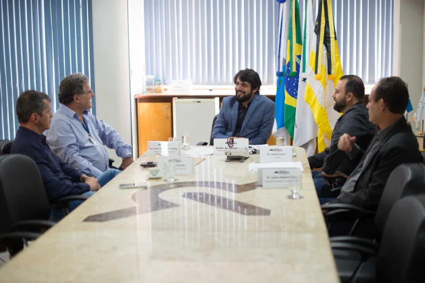 Samuca Silva firma convênio com governo estadual e Volta Redonda terá uma sede para realização de perícias médicas