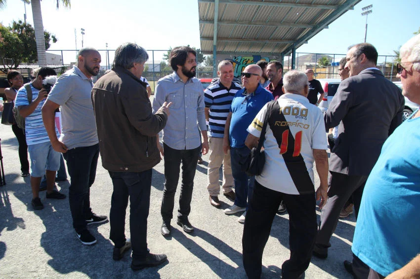 Prefeito Samuca Silva visita bairros e discute melhorias com população