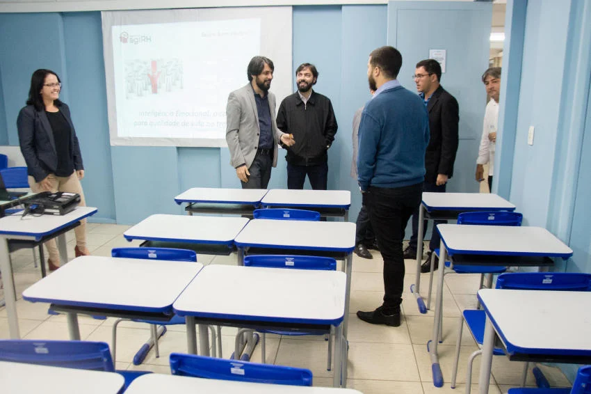 Samuca Silva entrega sede da Escola de Governo e Gestão