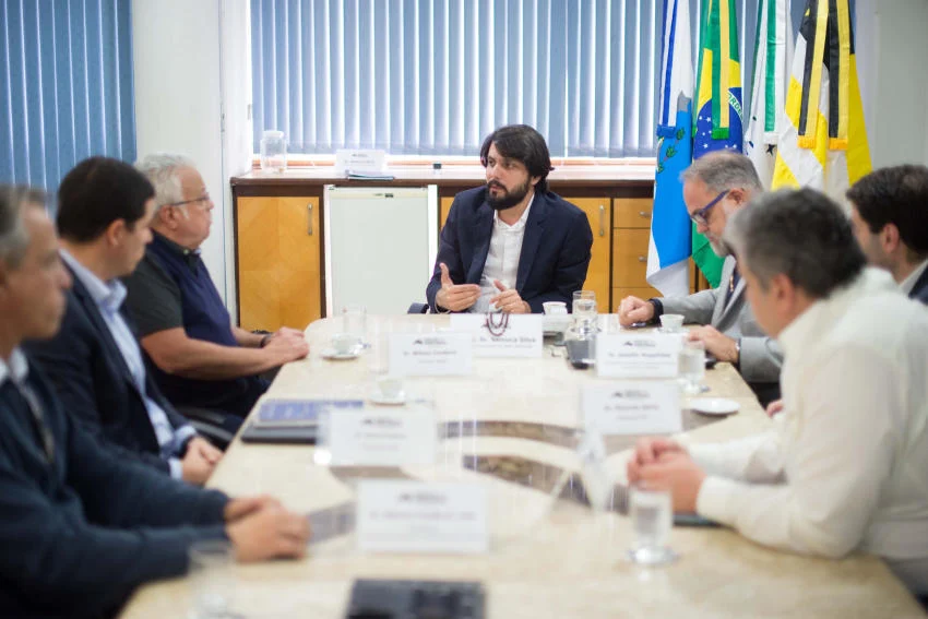 Prefeito Samuca Silva recebe empresas que demonstram interesse em instalar unidades em Volta Redonda
