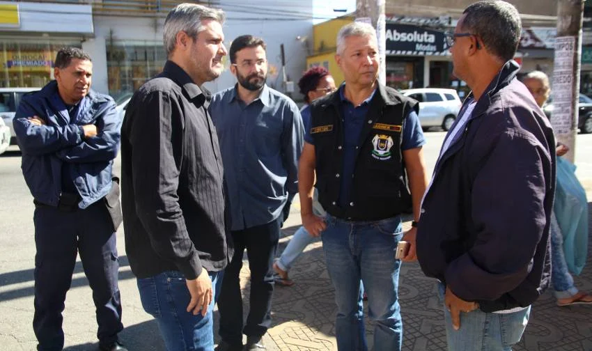 Prefeitura de Volta Redonda orienta ambulantes e comerciantes no Retiro