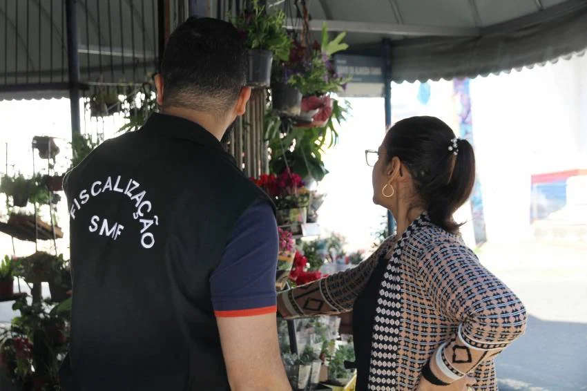 Prefeitura de Volta Redonda orienta ambulantes e comerciantes no Retiro