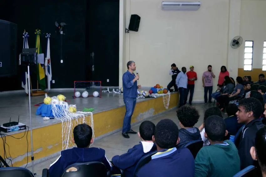 Barra Mansa entrega laboratório de ciências no CEI