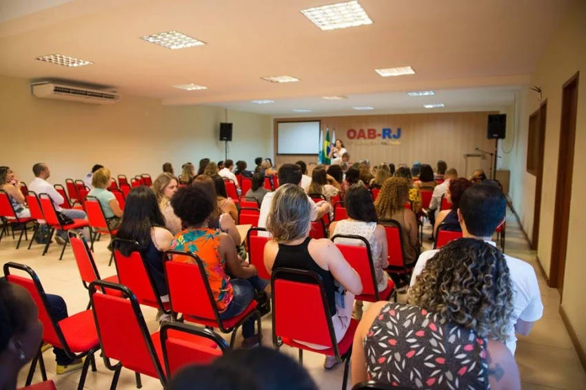 Seminário divulga “DOSSIÊ MULHER 2019” no auditório da OAB Resende