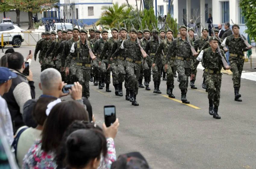Militares do Tiro de Guerra celebram Dia do Soldado no Parque da Cidade