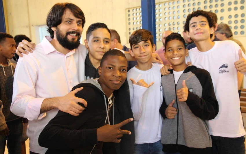 Escola Pio de Abreu recebe projeto Papo Reto com o prefeito Samuca Silva