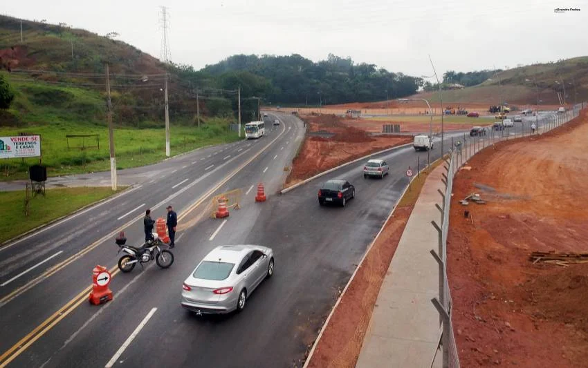Rotatória na Rodovia dos Metalúrgicos é aberta parcialmente nesta segunda-feira, dia 05