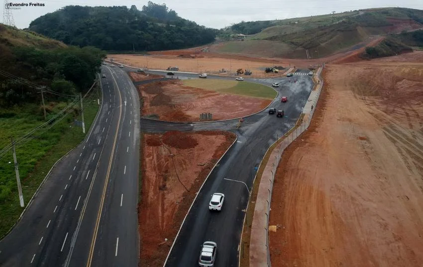 Rotatória na Rodovia dos Metalúrgicos é aberta parcialmente nesta segunda-feira, dia 05