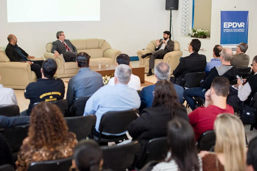Samuca destaca avanços em tecnologia durante 1º Seminário Sul Fluminense de Governanças em TI