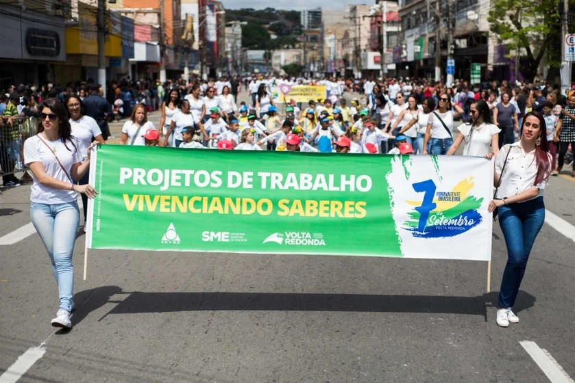 Comemoração pelo Dia 7 de Setembro em Volta Redonda lota Avenida Paulo de Frontin 