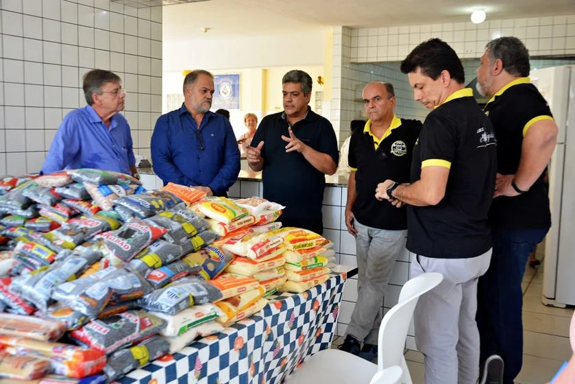 Lar dos Velhinhos de Volta Redonda recebe meia tonelada de alimentos