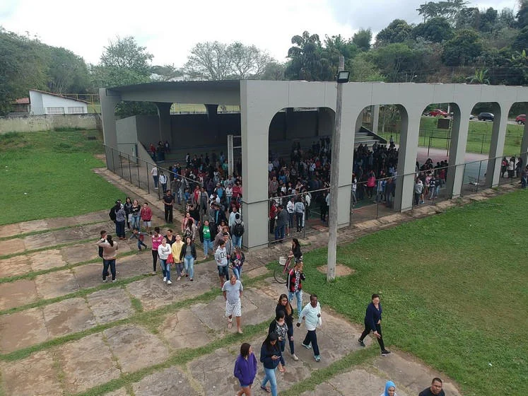 Forças de Segurança de Volta Redonda se reúnem com comunidade escolar do Santa Cruz
