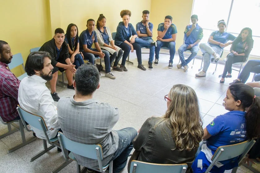 Prefeito Samuca conversa com jovens do Projeto Garoto Cidadão