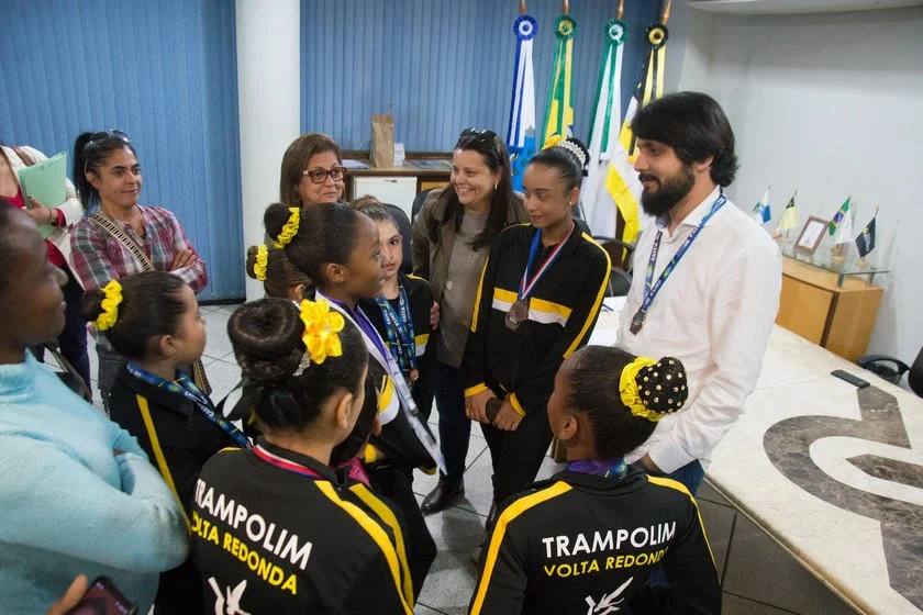Samuca recebe equipe de Ginástica de Trampolim que participou de competição na Colômbia