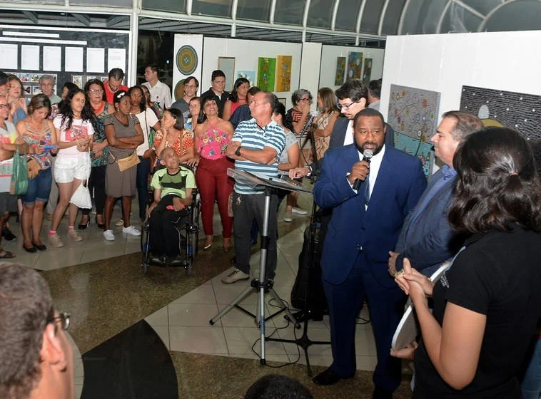 Exposição de artes do Centro de Atendimento à Pessoa com Deficiência é aberta em Volta Redonda