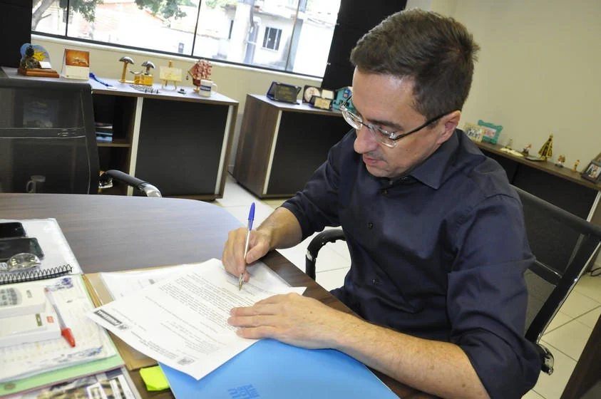 Prefeito envia ofício a Light pedindo explicações sobre picos de energia constantes em Pinheiral