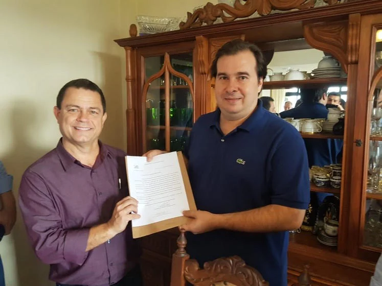 Dr. Luiz Antonio encaminha proposta para Câmara Federal que vai beneficiar profissionais da educação
