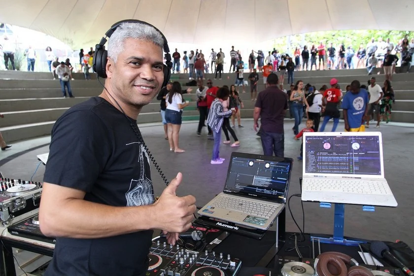 Baile Charme agita Volta Redonda com sucessos da black music