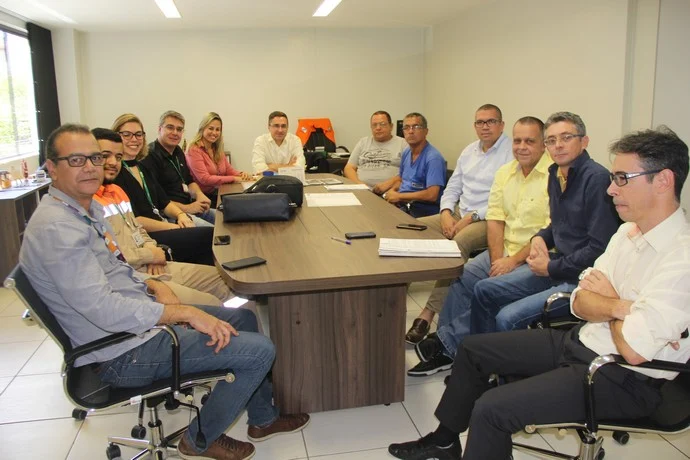 Em reunião com prefeito, Light oficializa informações sobre investimentos para evitar oscilações de energia