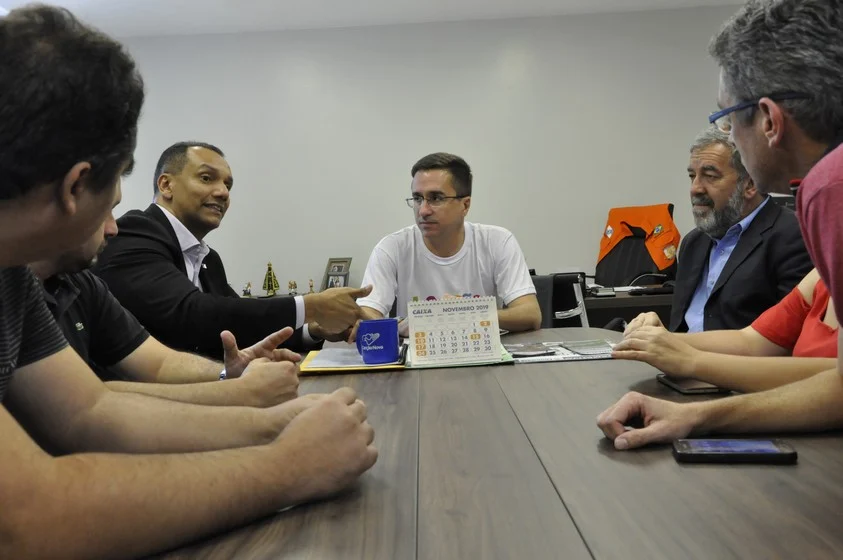 Prefeito assina termo para implantação de alvará eletrônico em Pinheiral