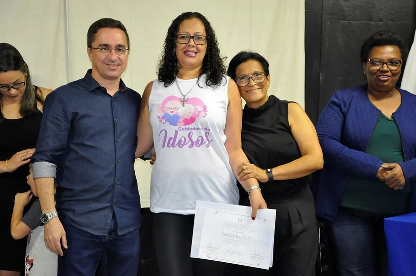 Pinheiral forma primeira turma do curso gratuito de cuidador de idosos