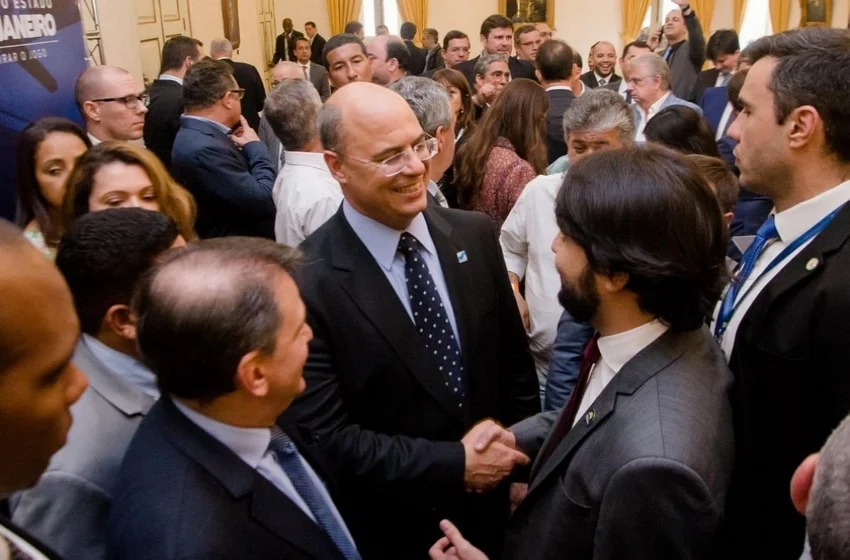 Samuca celebra assinatura dos incentivos  que vão gerar quatro mil empregos