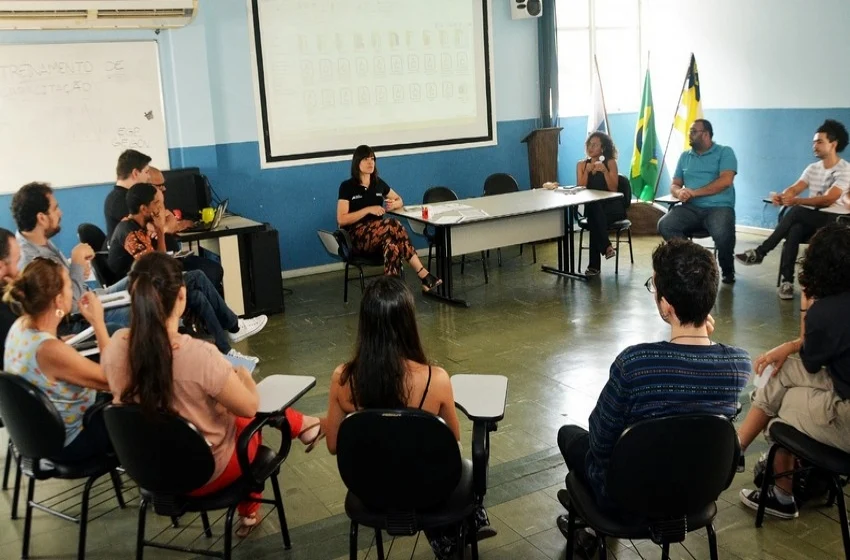  Estudantes universitários vão atuar em diversos setores até o final de 2019