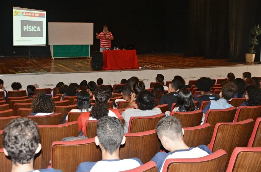 Estudantes de Volta Redonda têm mais um aulão de preparação para o Enem