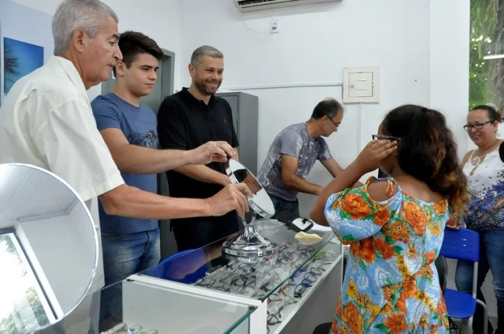 Prefeito pediu aos pais que compartilhassem nas escolas a oportunidade que seus filhos receberam visando reduzir os índices de ausência de pacientes nas consultas médicas