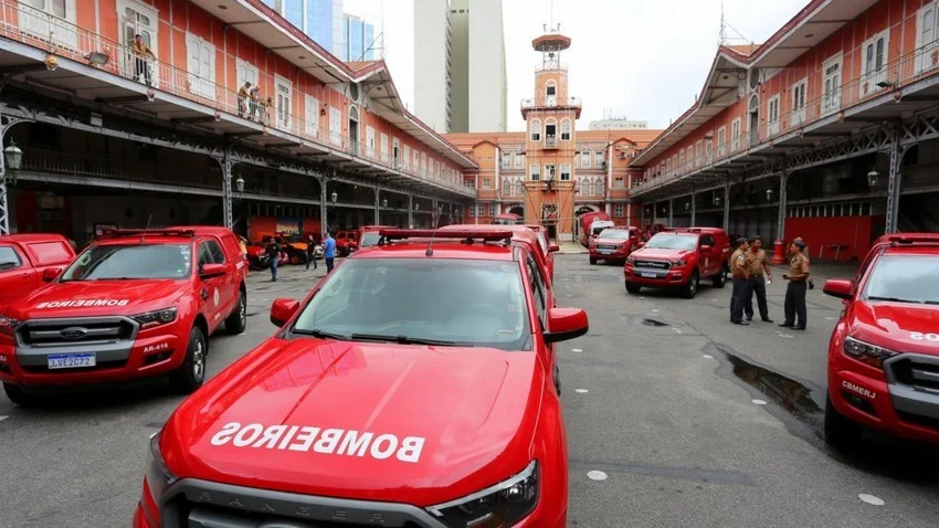 Corpo de Bombeiros do Rio de Janeiro recebe novas viaturas e equipamentos
