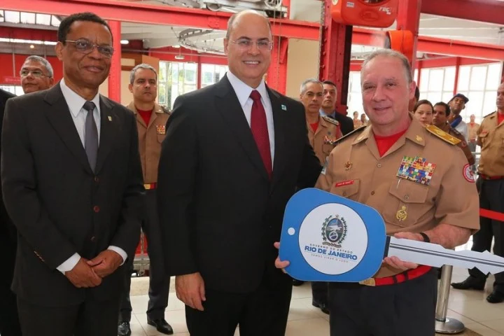 Corpo de Bombeiros do Rio de Janeiro recebe novas viaturas e equipamentos