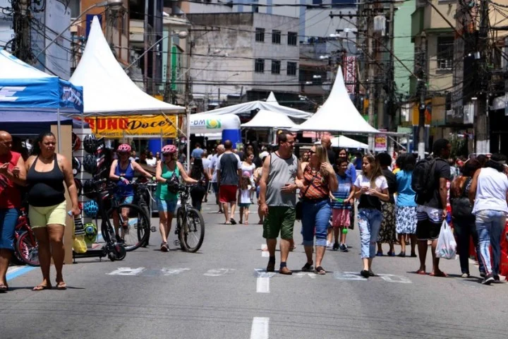 Corrida da Bíblia e Domingo de Compras