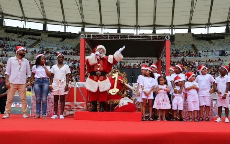 Natal Show de Bola reúne 25 mil pessoas no Maracanã