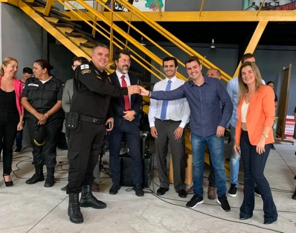 Vereadora Soraia Balieiro participa da entrega da patrulha maria da penha