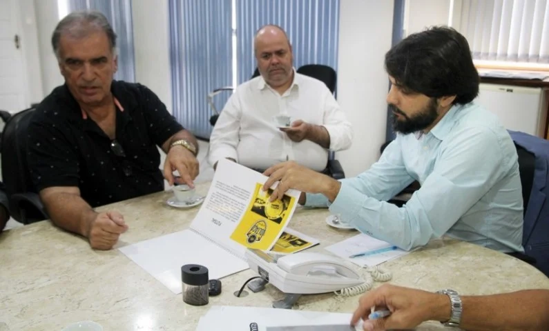 Prefeitura avança em projeto para transformar alunos da rede municipal em sócio-torcedores do Voltaço
