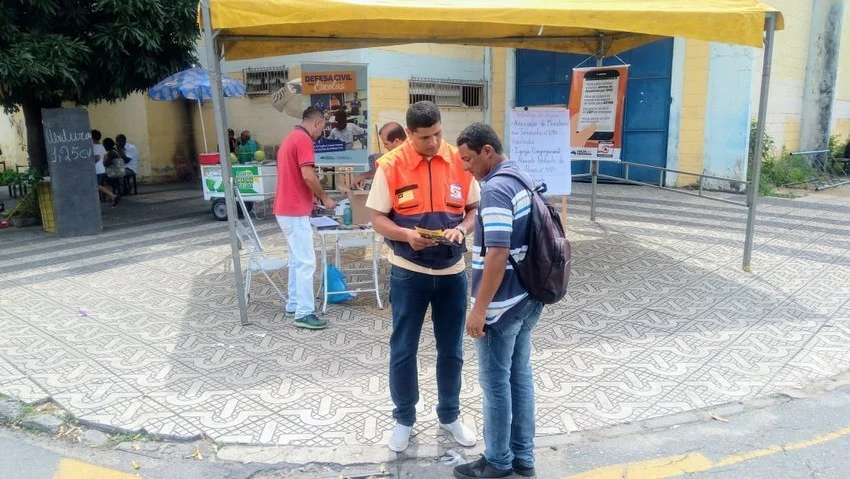 Operação ‘Guarda-Chuva’ realiza ação educativa no bairro Siderlândia
