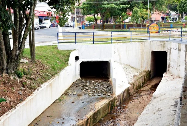 Samuca Silva entrega rede de drenagem pluvial em Volta Redonda